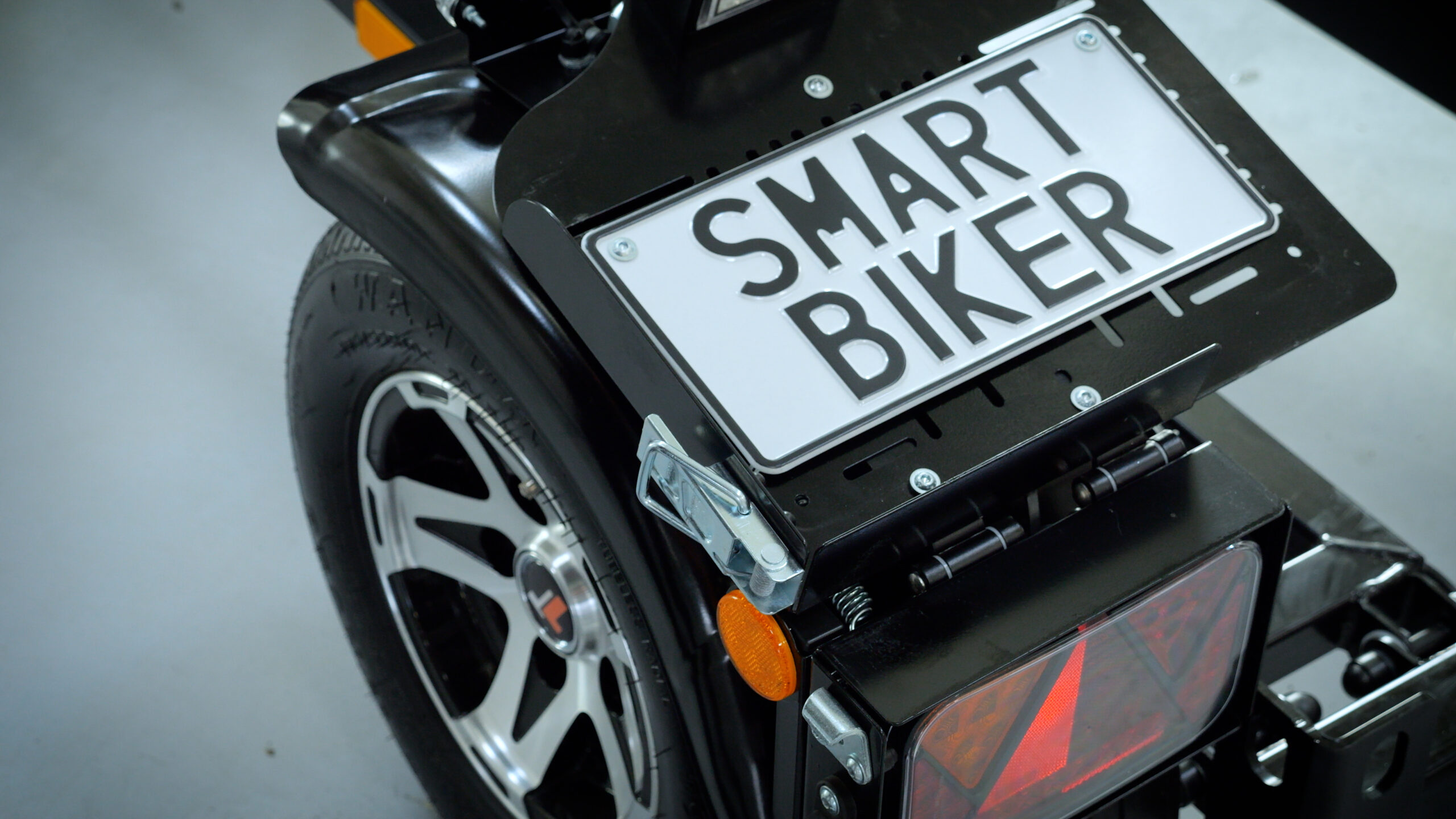 SmarBiker_v2.00_00_49_23.Still031